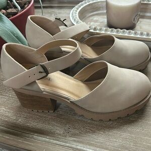 Light taupe 3 inch heeled sandal